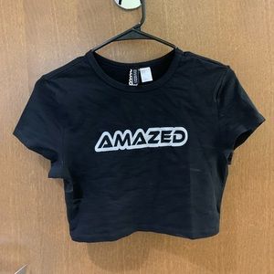 GRAPHIC CROPPED TOP IN BLACK